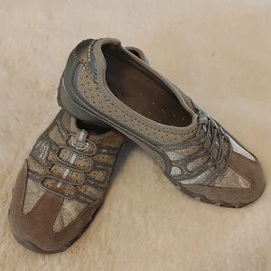 Sketchers slip on sneakers